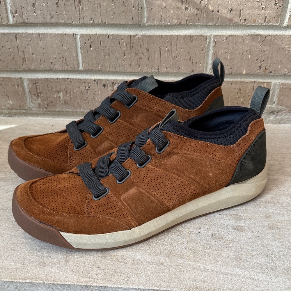 L.L. Bean mens 11.5 M brown Vistas Low-lace hikers suede sneaker shoes